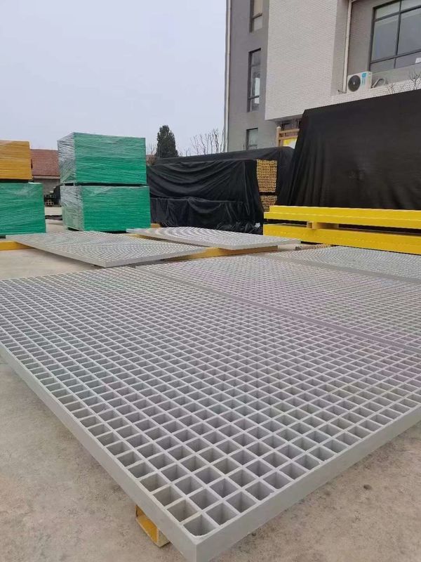 Accesorio de la planta de galvanoplastia Utilice una rejilla de FRP de 38*38*30mm tamaño y color personalizados