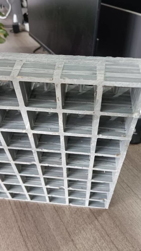 Rejilla de malla pequeña FRP de red microporous para uso de pasarela o plataforma Tamaño personalizado